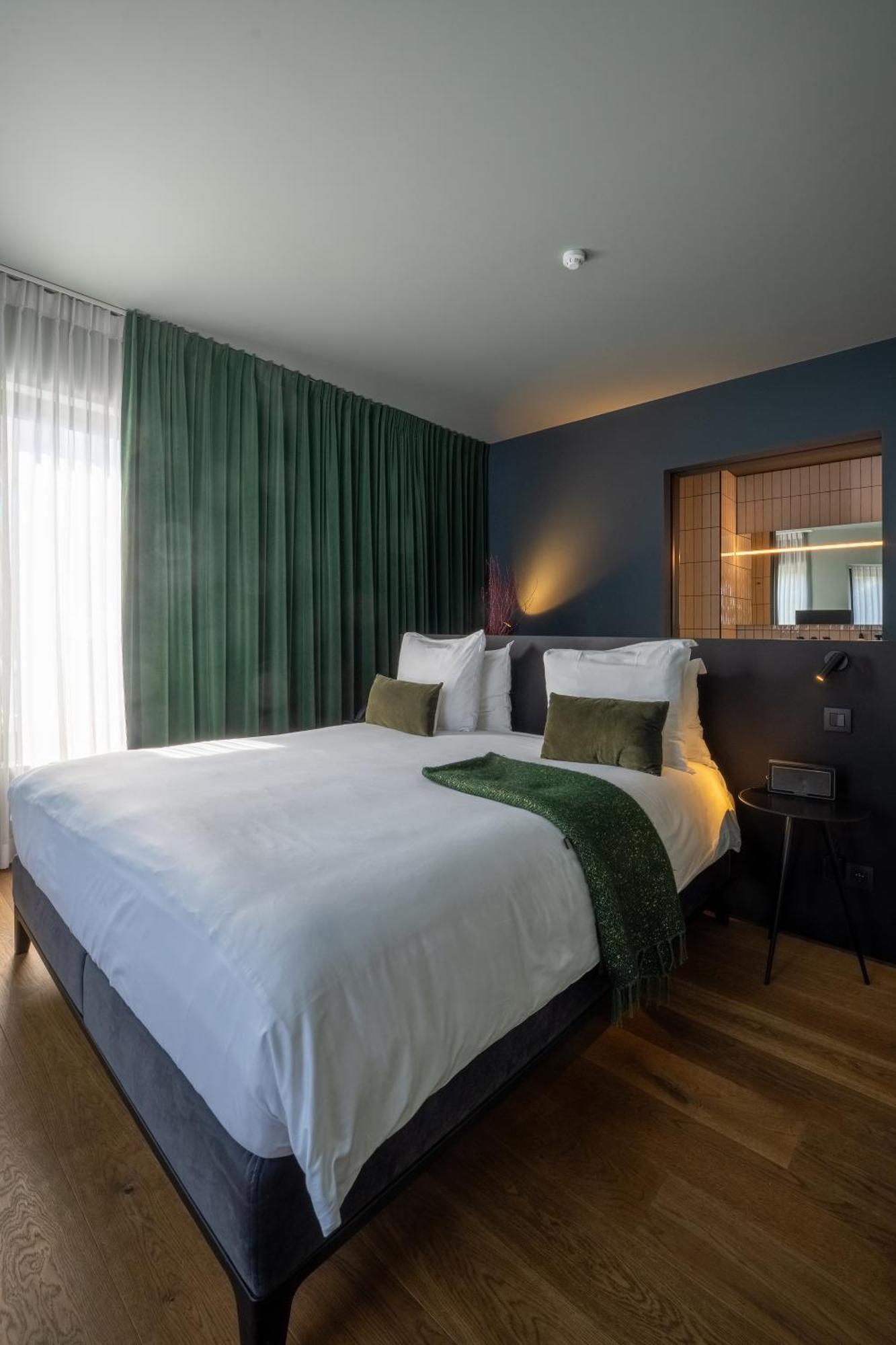 U Eat & Sleep Hotel